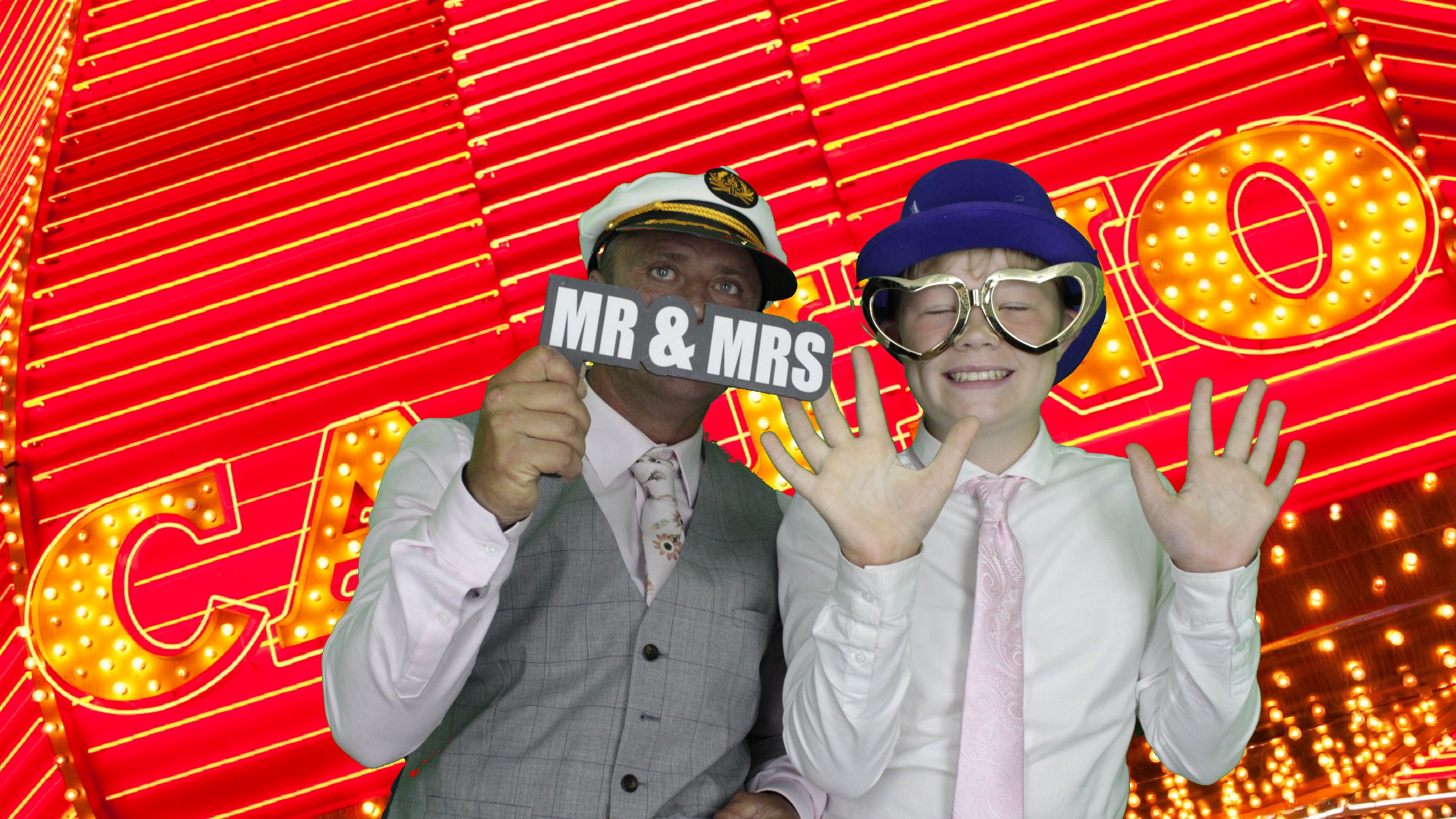 Alan & Maddie | View more photos from the event at gallery.myphotoboothexperience.co.uk/u/MyPhotoBoothExperienceLtd/Alan-Maddie